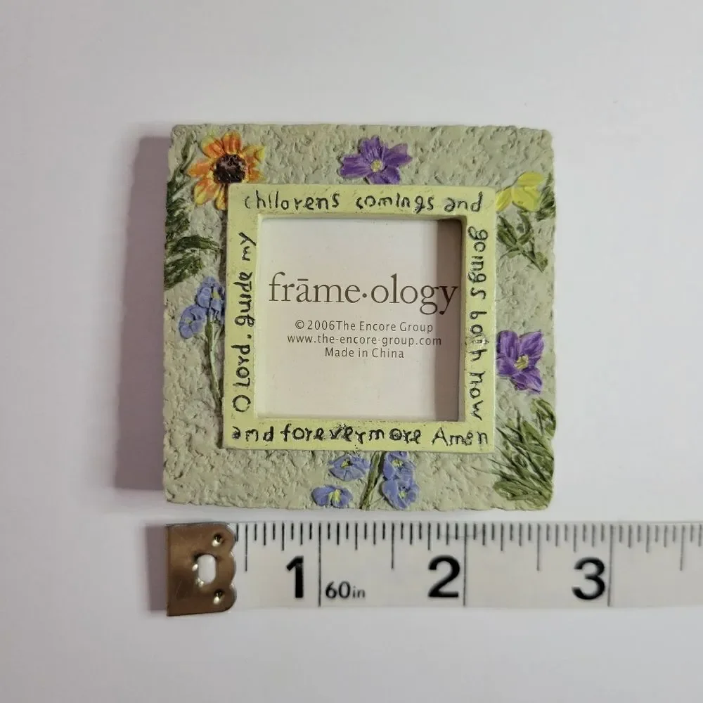 Frame•ology Set of 2 Square Resin Frames